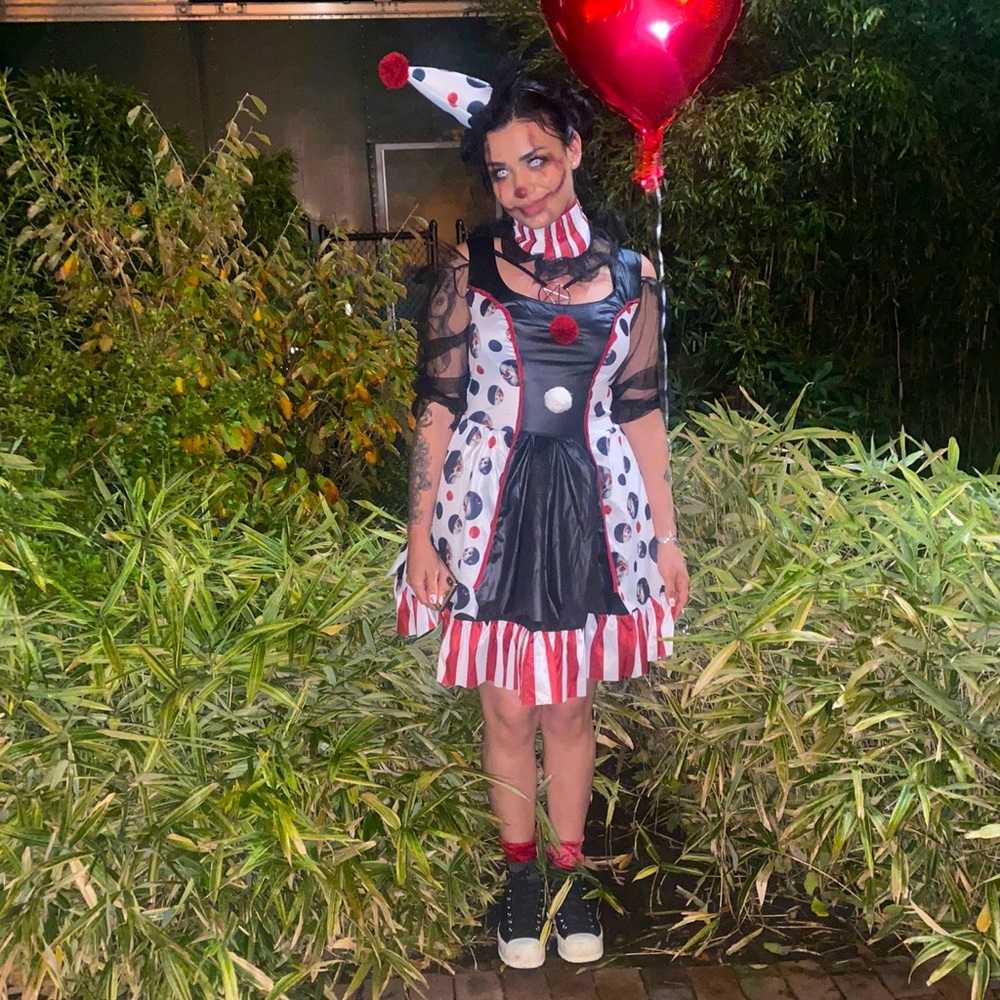 Clown Costume size M spirit Halloween